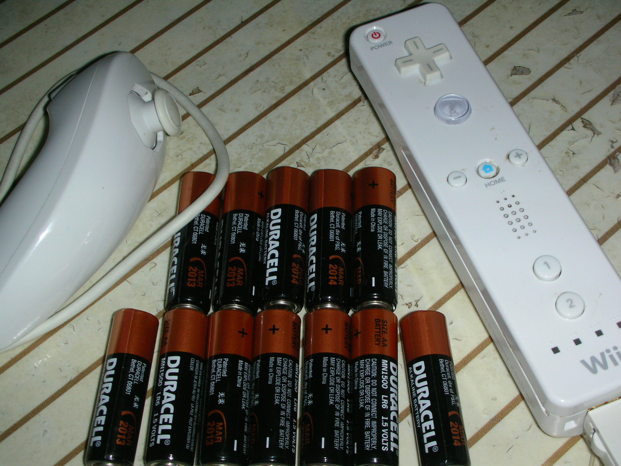 Wiimote 機關槍與電池鏈 Wiimote machine gun and battery belt